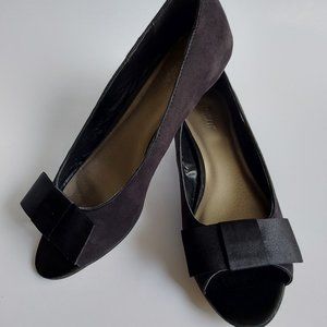 Peep Toe Black Wedge One Inch Sandals With Bow